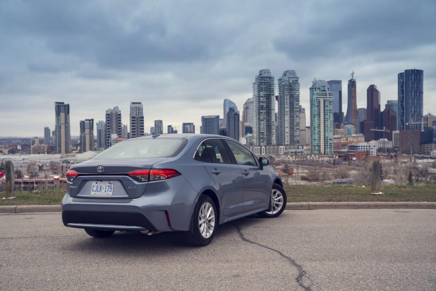  Toyota Corolla XLE Sedan 2019 года  (NA) (фото 27 из 40)